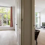 アパート Bright Ground-floor With Garden *