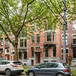 Bright Ground-floor With Garden Apartmán