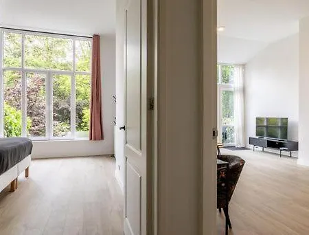 アパート Bright Ground-floor With Garden *