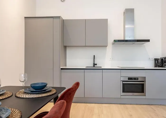 Bright Ground-floor With Garden * Rotterdam