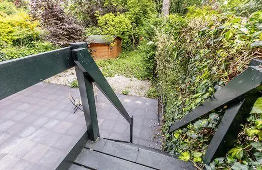 Bright Ground-floor With Garden Apartment *