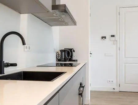 Bright Ground-floor With Garden * Rotterdam